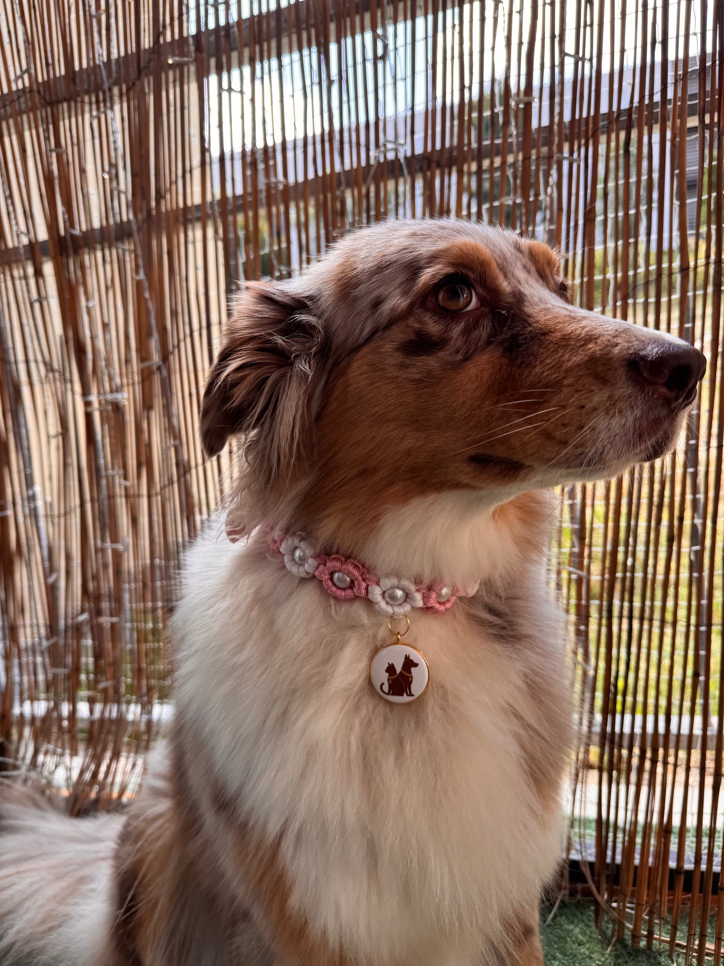 Le collier FLORÉA rose et blanc